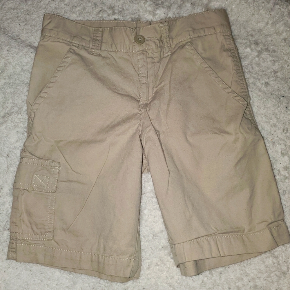 Boy's Columbia Cargo Shorts (size 6-7)